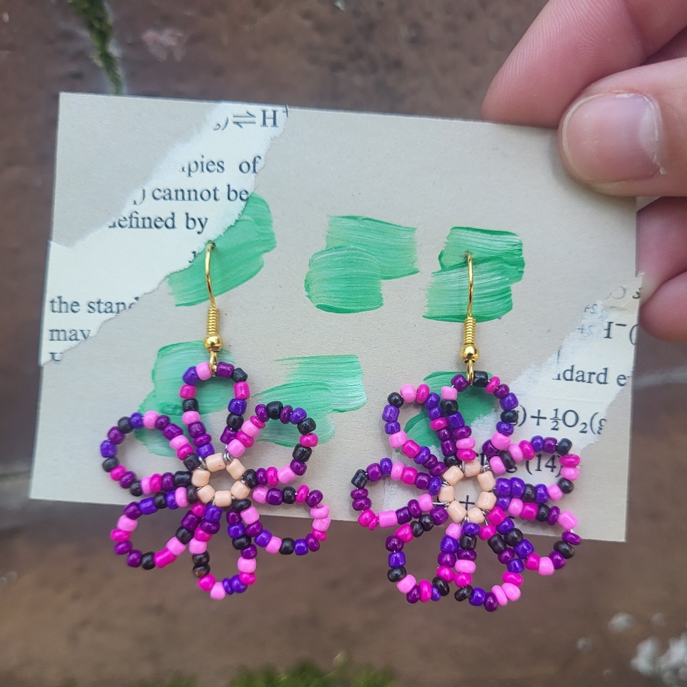 Large Purple Seed Bead Daisy Flower Earrings - Picture 4 of 4